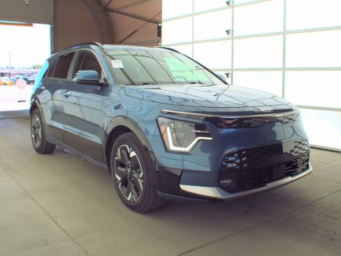 Used 2023 Kia Niro Wave w/ Wave Preserve Package FWD image 3