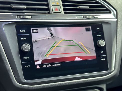 Used 2023 Volkswagen Tiguan SE FWD image 19