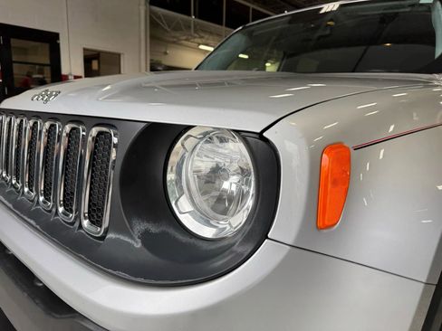 Used 2017 Jeep Renegade Latitude w/ Popular Equipment Group image 6