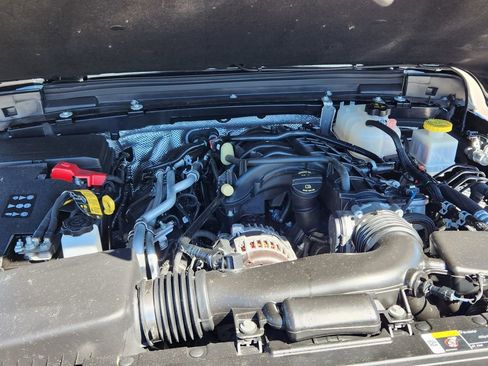 Used 2024 Jeep Gladiator Sport w/ Dual Top Group image 17