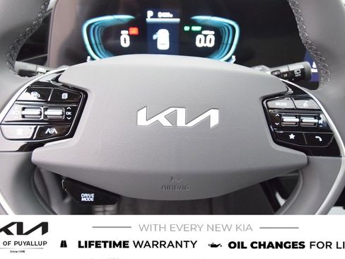 New 2025 Kia Niro EX Touring image 26