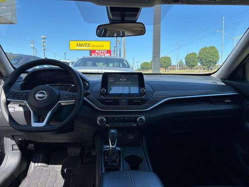 Used 2025 Nissan Altima 2.5 SV FWD image 33