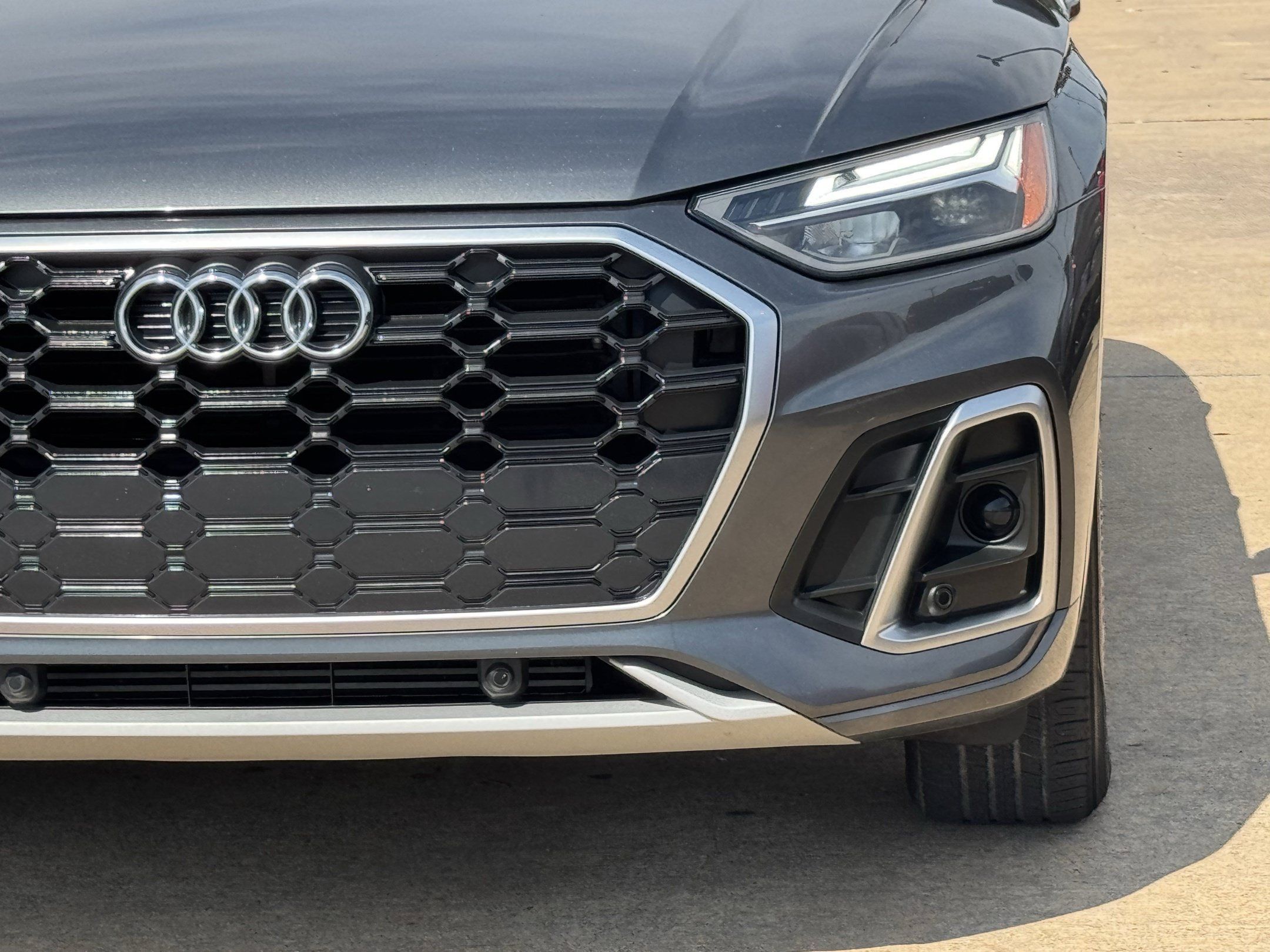 Used 2022 Audi Q5 2.0T Premium w/ Convenience Package AWD/4WD image 11