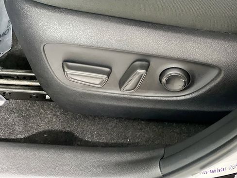 Used 2025 Toyota RAV4 XLE image 16