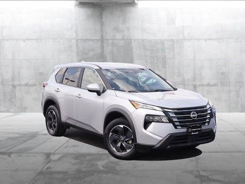 Used 2025 Nissan Rogue SV AWD/4WD image 2