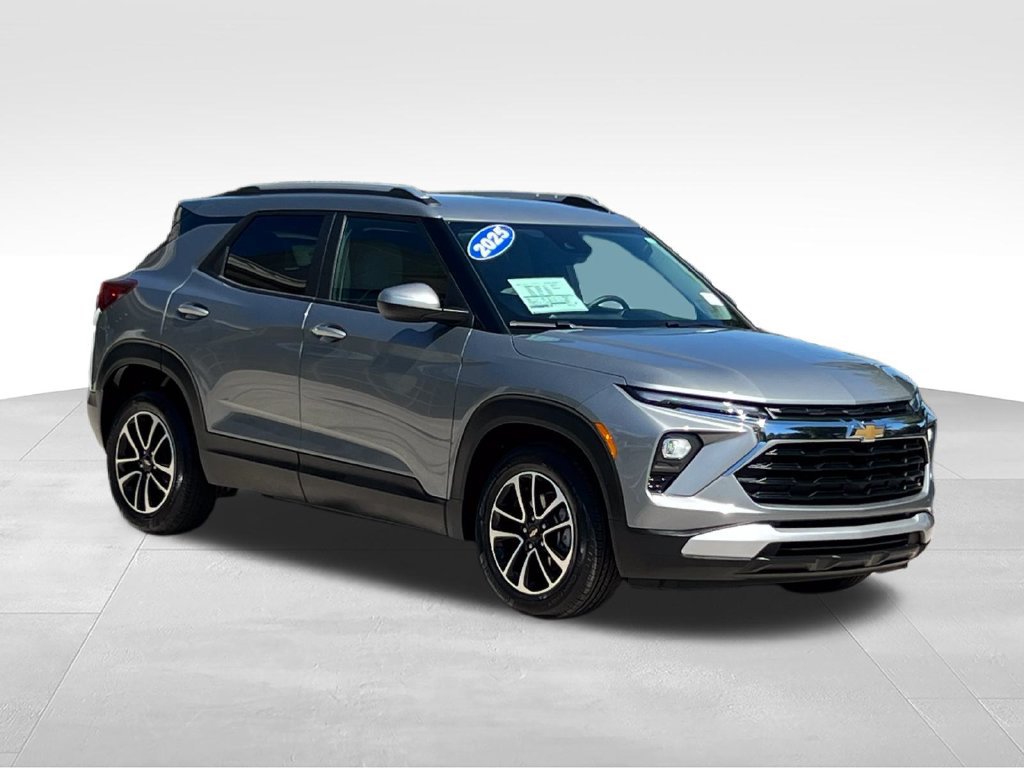Used 2025 Chevrolet TrailBlazer LT FWD image 3