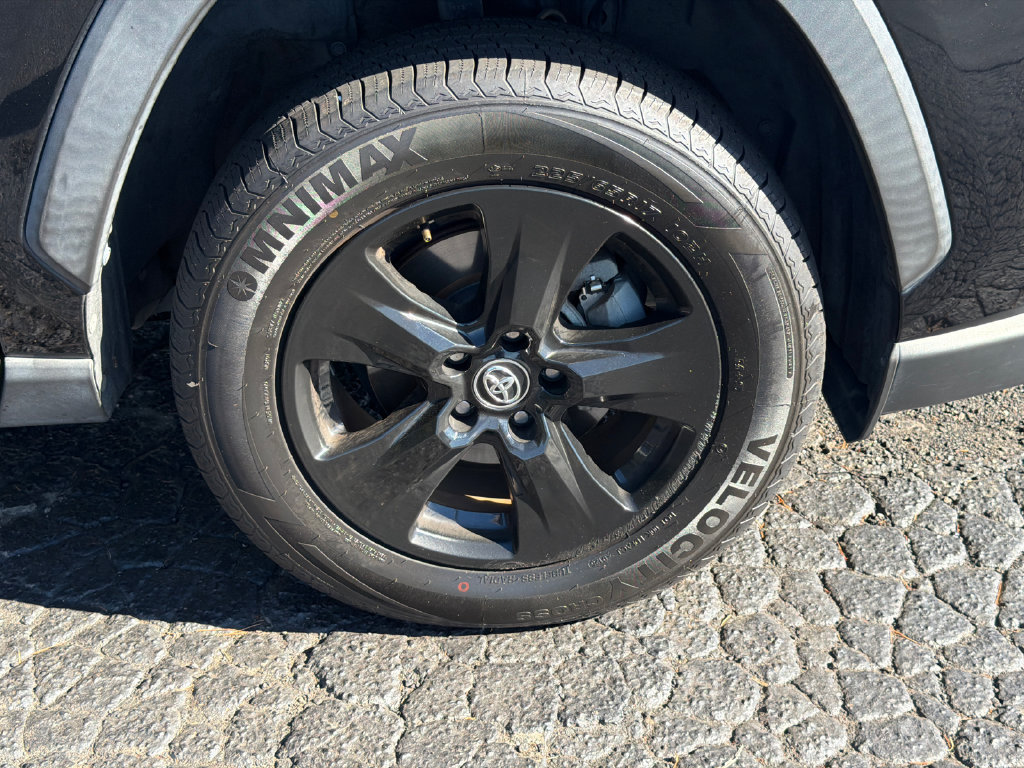 Used 2020 Toyota RAV4 XLE w/ Convenience Package FWD image 14