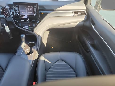 Used 2024 Toyota Camry SE image 12