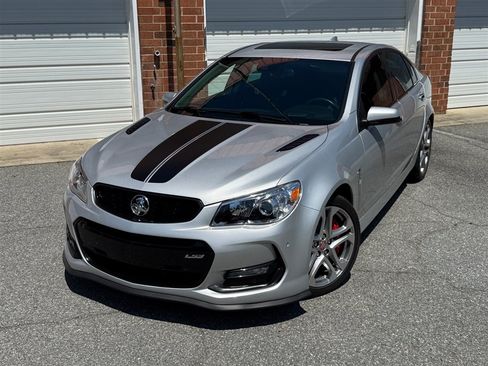 Used 2017 Chevrolet SS RWD image 6
