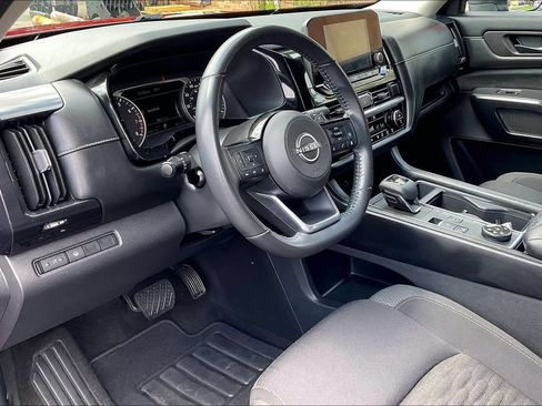 Used 2023 Nissan Pathfinder SV AWD/4WD image 13