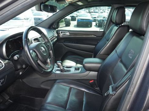 Used 2018 Jeep Grand Cherokee Overland AWD/4WD image 2
