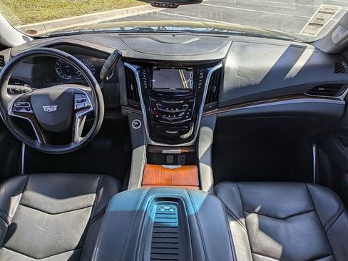 Used 2019 Cadillac Escalade 2WD image 17