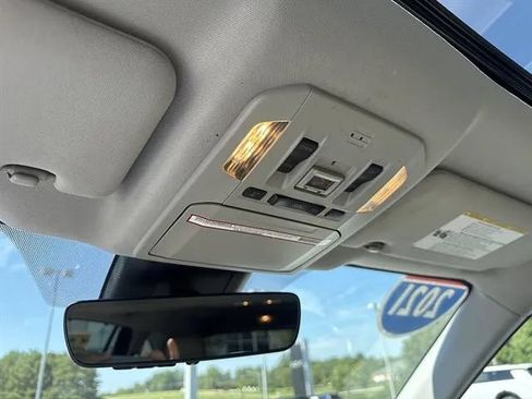 Used 2021 Toyota Highlander XLE FWD image 10