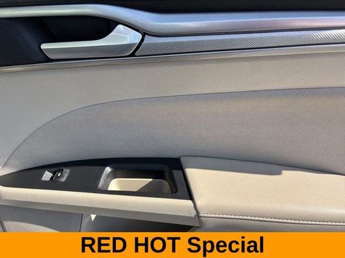 Used 2018 Ford Fusion SE image 35