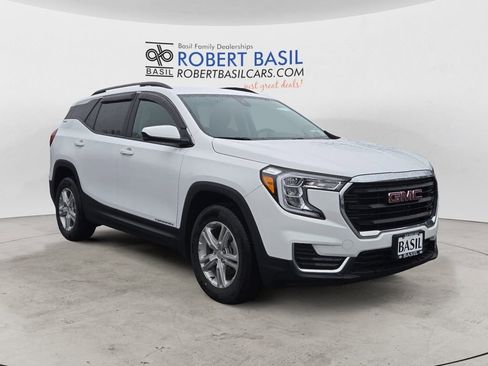 Used 2023 GMC Terrain SLE w/ Driver Convenience Package image 4