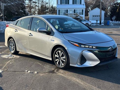 Used 2017 Toyota Prius Prime Premium image 6