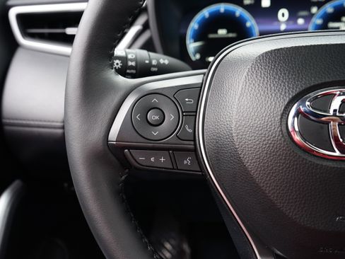 Used 2026 Toyota Corolla Cross XLE image 26