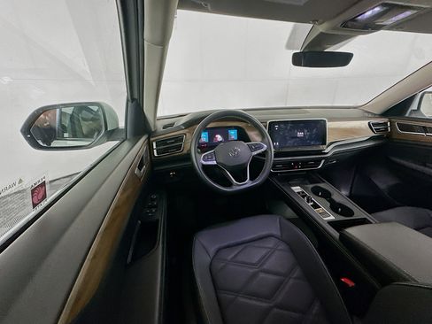 Used 2024 Volkswagen Atlas SE image 18