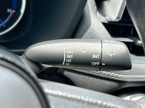 Used 2025 Toyota RAV4 LE AWD/4WD image 18