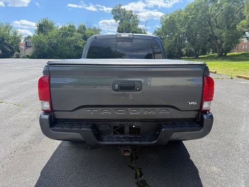 Used 2017 Toyota Tacoma TRD Sport w/ Tow Package (A/T) AWD/4WD image 6