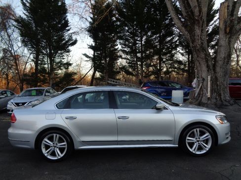 Used 2015 Volkswagen Passat 1.8T SE image 4