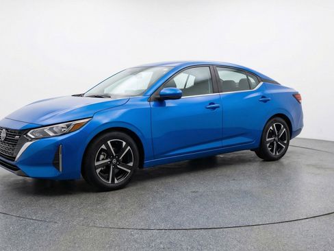 Used 2025 Nissan Sentra SV image 3