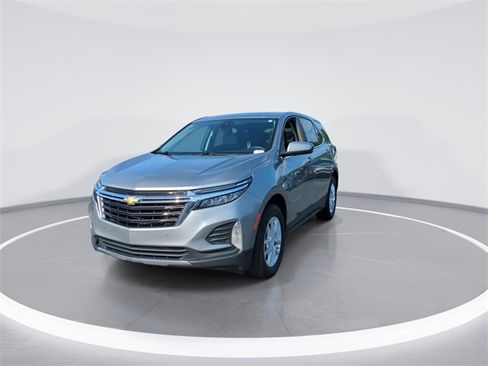 Used 2023 Chevrolet Equinox LT w/ Driver Convenience Package image 3