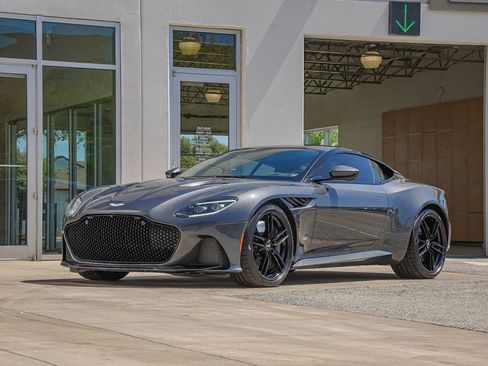 Used 2019 Aston Martin DBS Superleggera RWD image 11