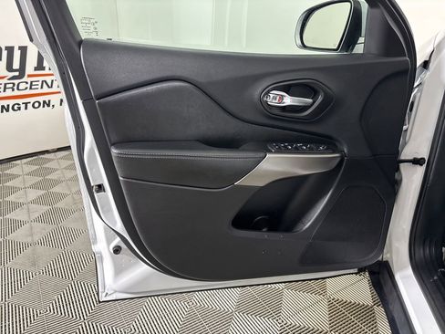 Used 2020 Jeep Cherokee Latitude image 9