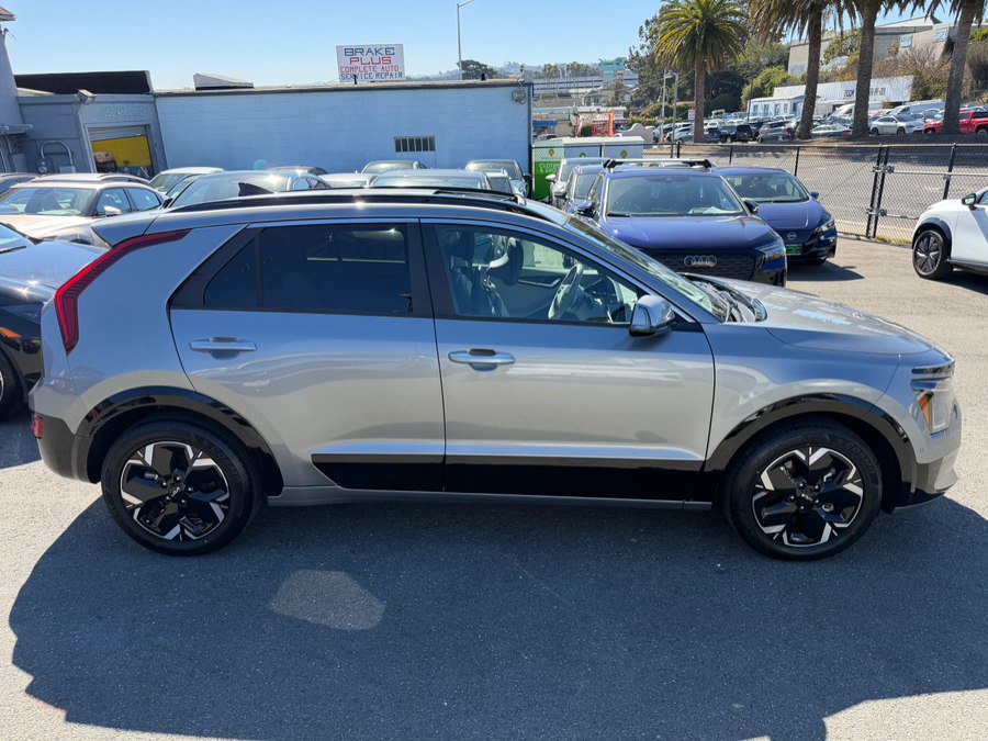 Used 2023 Kia Niro Wave w/ Wave Preserve Package FWD image 4
