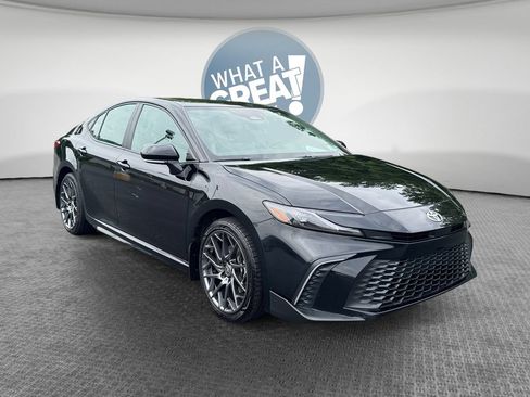Used 2025 Toyota Camry SE AWD/4WD image 1