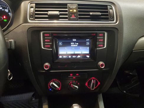 Used 2017 Volkswagen Jetta S image 18