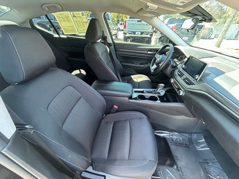 Used 2024 Nissan Altima 2.5 SV image 24