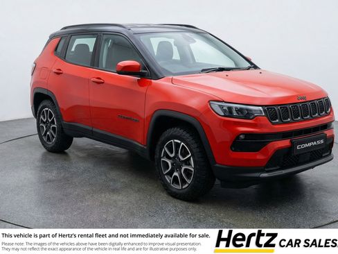 Used 2025 Jeep Compass Trailhawk image 1
