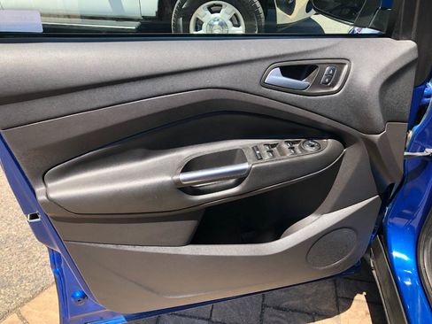 Used 2018 Ford Escape SE w/ SE Sync 3 Package AWD/4WD image 18