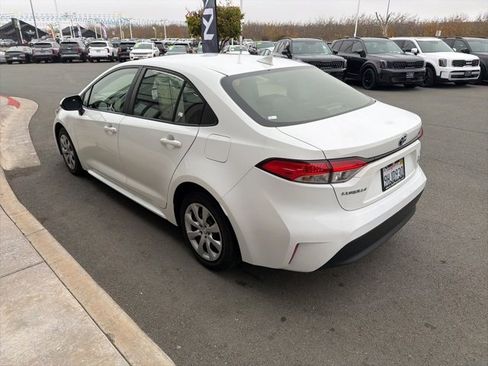 Used 2023 Toyota Corolla LE image 5