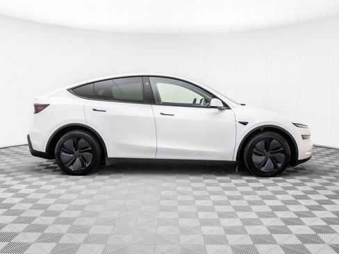Used 2026 Tesla Model Y Long Range image 8