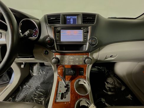 Used 2013 Toyota Highlander Limited FWD image 25