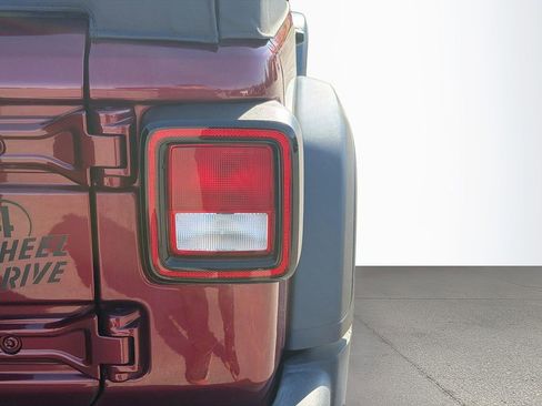 Used 2022 Jeep Wrangler Willys image 12