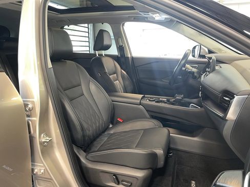 Used 2022 Nissan Rogue Platinum w/ Head-Up Display Package image 27