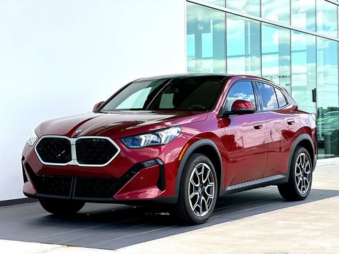 Certified 2025 BMW X2 xDrive28i image 9