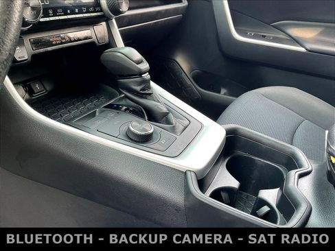 Used 2020 Toyota RAV4 LE AWD/4WD image 18