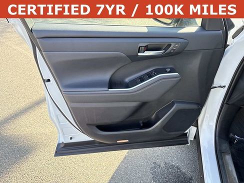 Used 2023 Toyota Highlander Bronze Edition AWD/4WD image 13