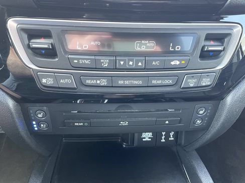 Used 2017 Honda Pilot Elite image 20