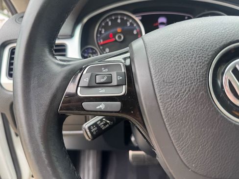 Used 2013 Volkswagen Touareg Hybrid image 17