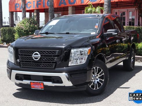 Used 2020 Nissan Titan SV w/ SV Convenience Package image 4