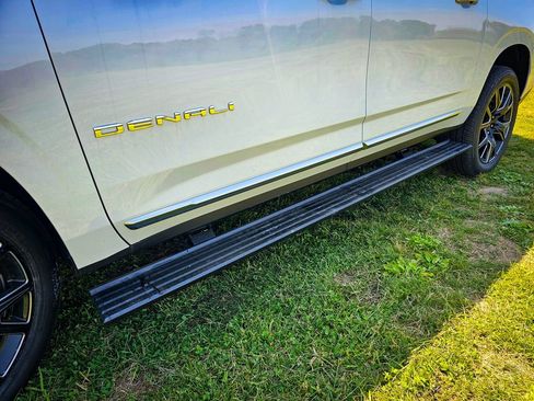 New 2026 GMC Yukon XL Denali w/ Denali Reserve Package AWD/4WD image 9