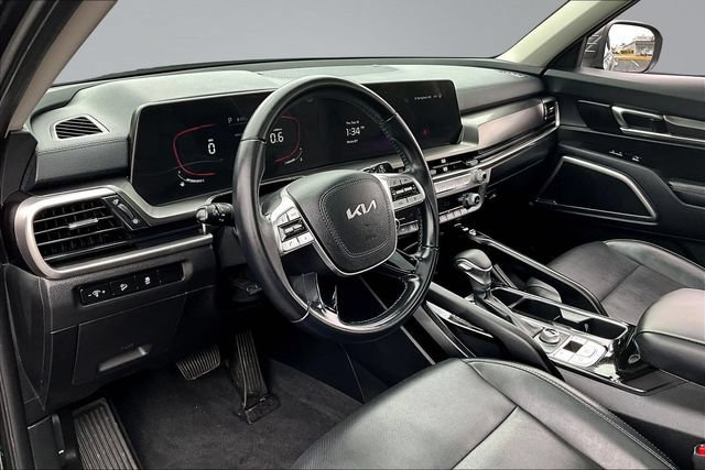 Certified 2024 Kia Telluride S w/ S Sunroof Package AWD/4WD image 17