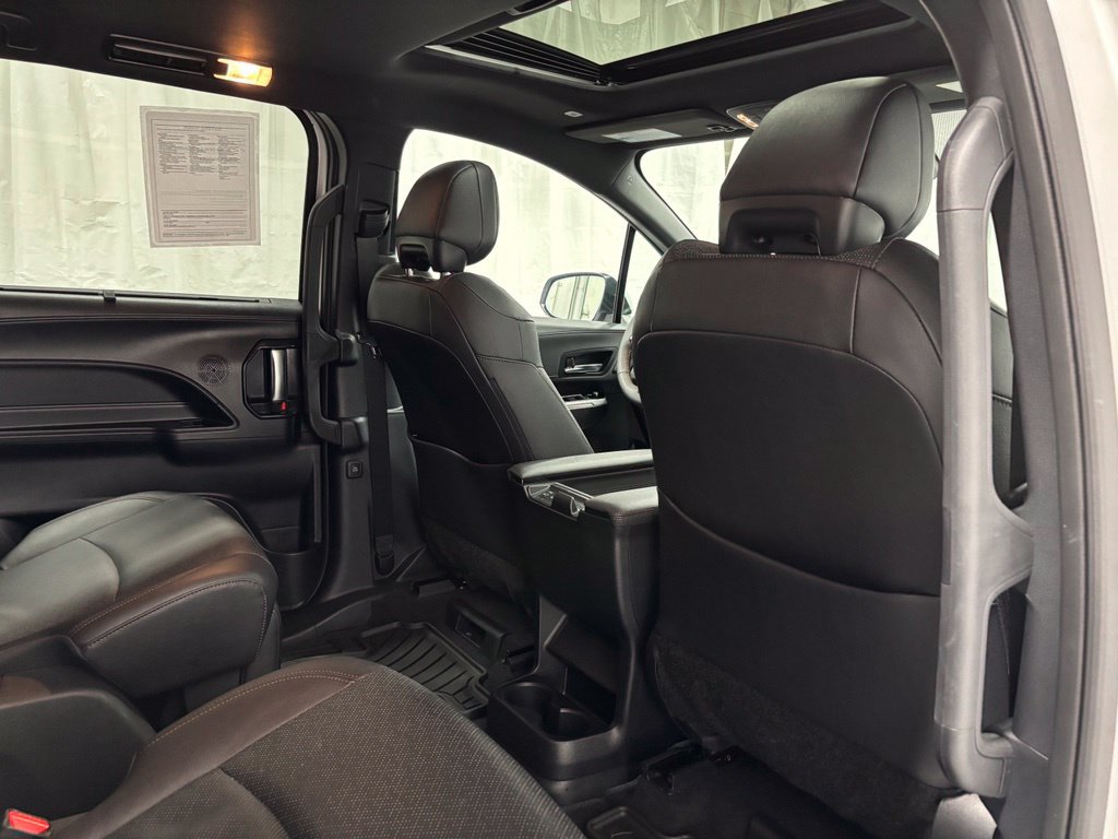 Used 2026 Toyota Sienna Limited FWD image 60