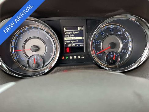 Used 2016 Chrysler Town & Country Touring w/ Driver Convenience Group FWD image 34